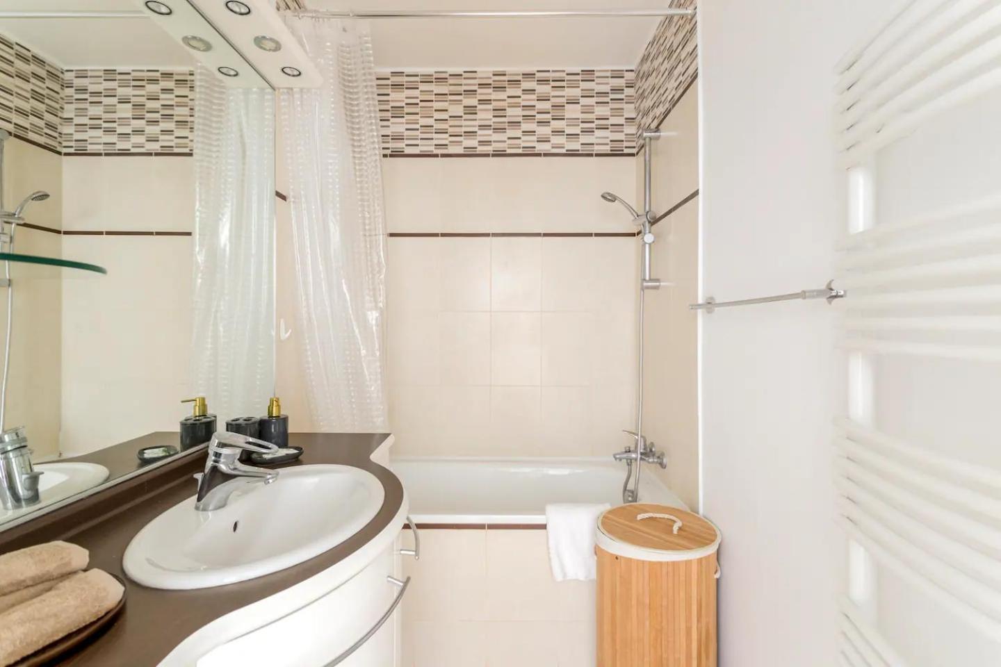 8P - 3Br Le Marais Spacious - Central - Historic Apt Parigi Esterno foto